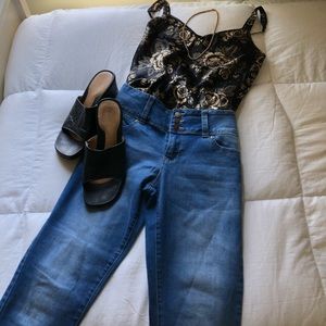 Curvy Mid Rise Ankle Cropped Skinny Jeans